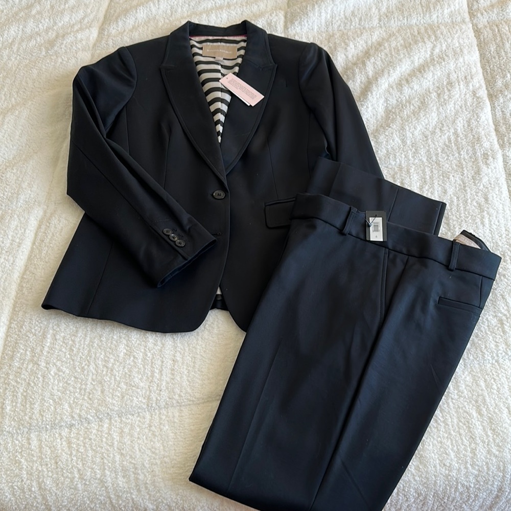 Banana Republic 2 piece cotton stretch suit  8P blazer, sz 6 Martin fit trouser